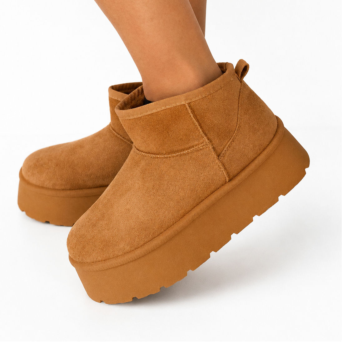 Botín Cozy Camel para mujer color camel con plataforma y acabado tipo gamuza - AGORA