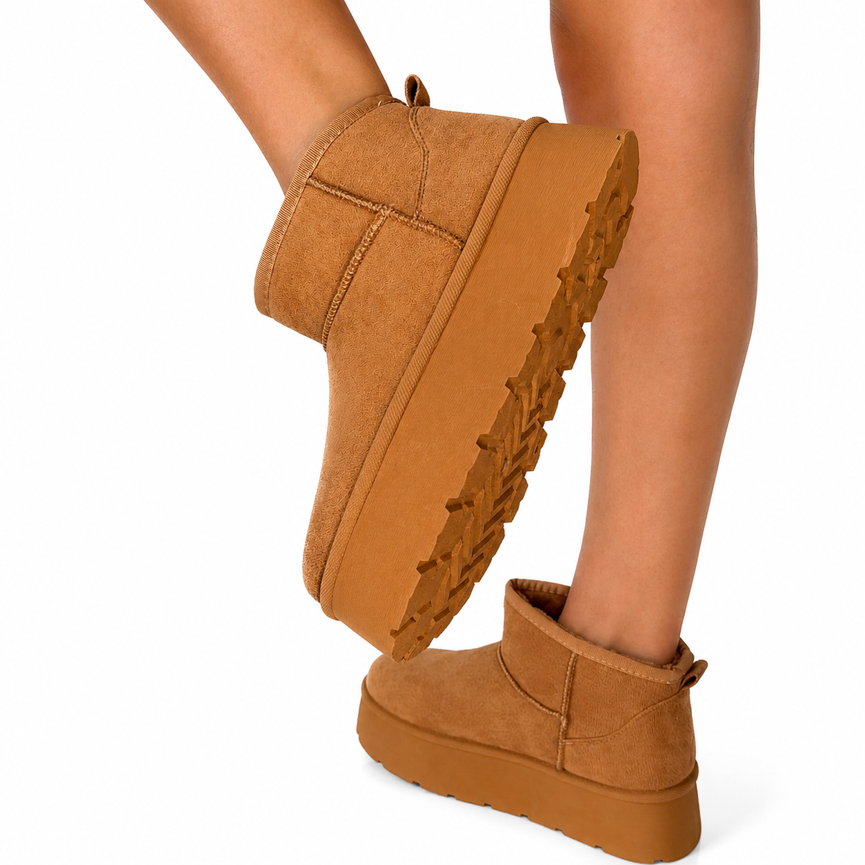 Botín Cozy Camel para mujer detalle del acabado tipo gamuza - AGORA