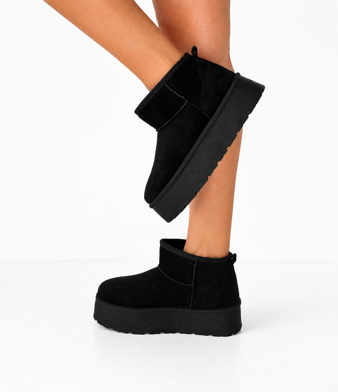 Vista lateral del Botín Cozy Noir para mujer color negro - AGORA