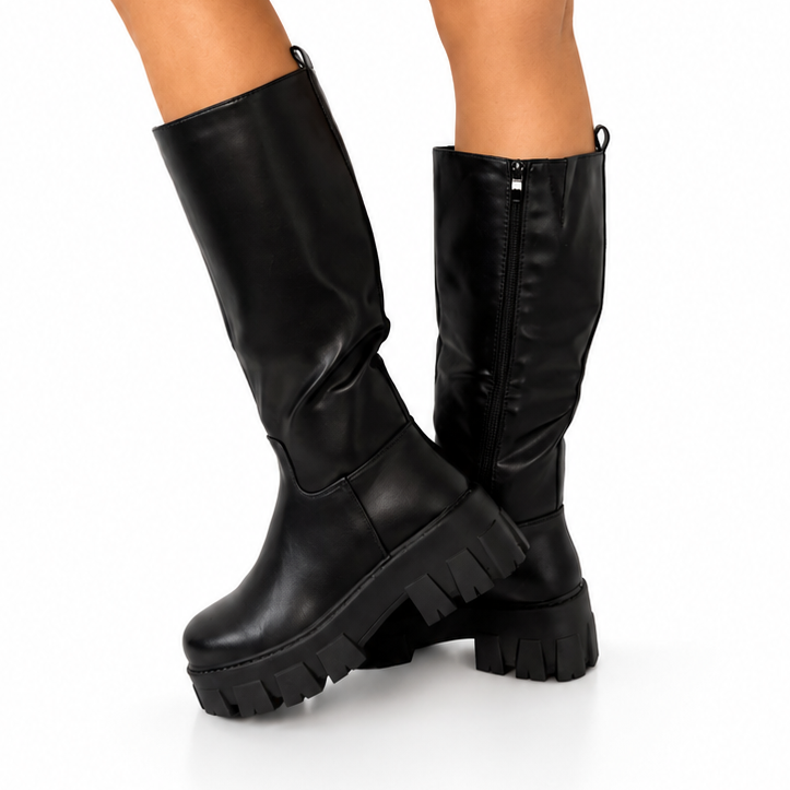 Vista lateral de la Bota Urban negra para mujer - AGORA